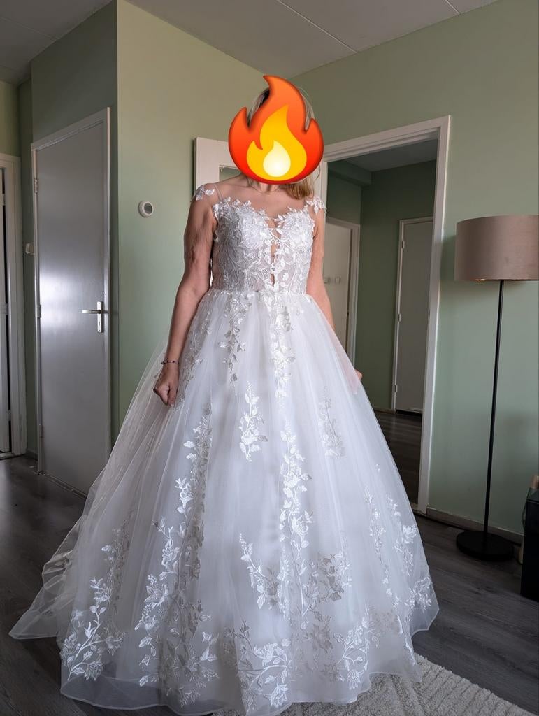 Prachtige nieuwe trouwjurk met kanten details maat 42/44, Kleding | Dames, Trouwkleding en Trouwaccessoires, Trouwjurk, Wit, Nieuw