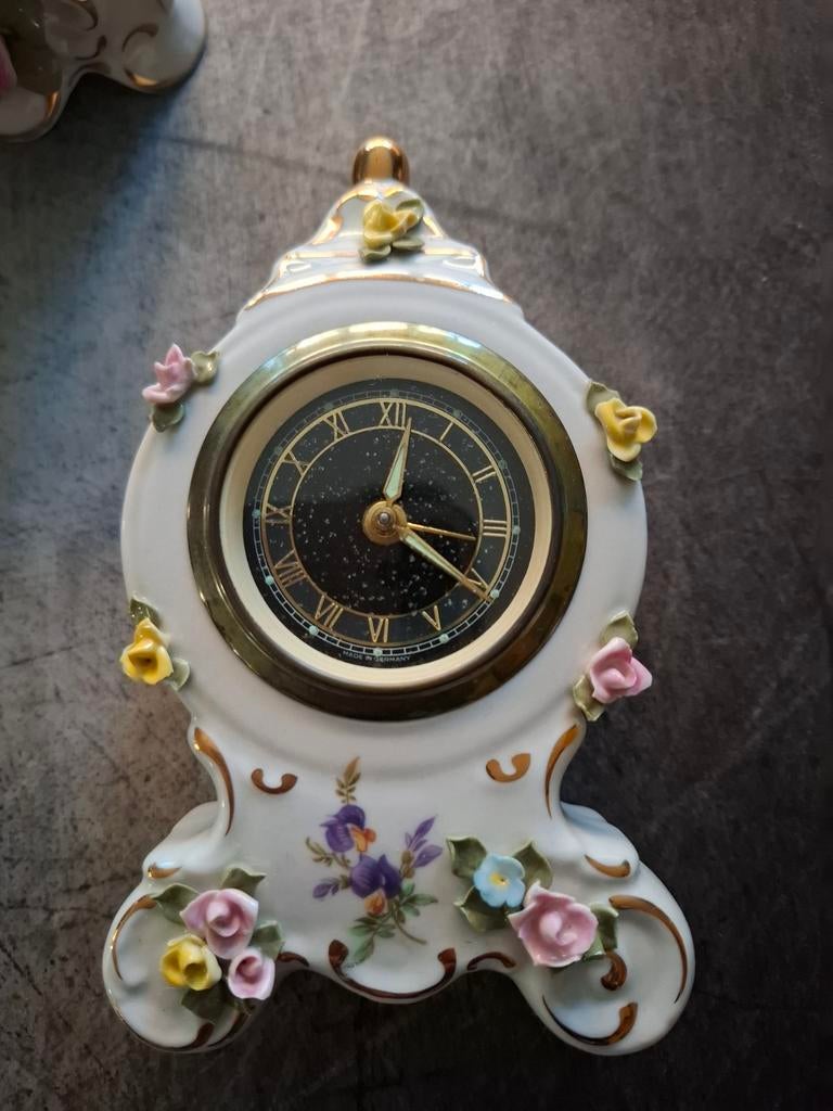 Porseleinen hand gemaakt klokje. Doe een leuk bod, Antiek en Kunst, Antiek | Klokken, Ophalen of Verzenden