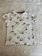 Wit t-shirt met opdruk van zwarte skateboarden, maat 80 Hema, Kinderen en Baby's, Babykleding | Maat 80, Ophalen of Verzenden