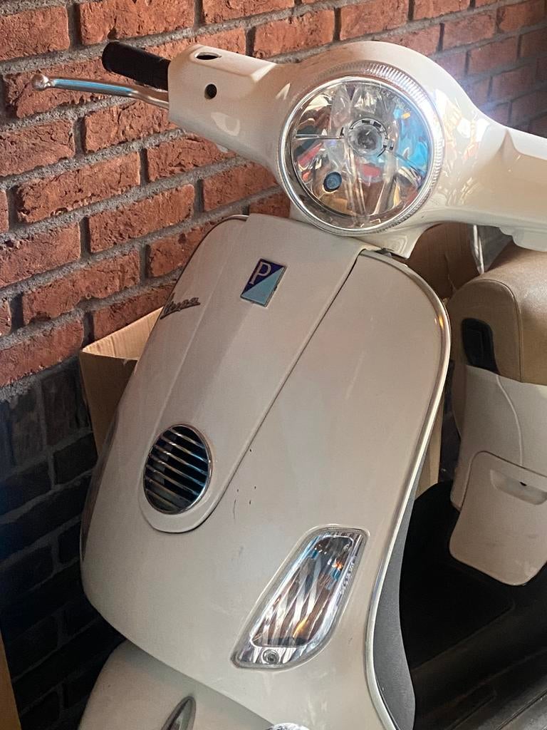 Vespa scooter, Fietsen en Brommers, Scooters | Vespa, Ophalen, Zo goed als nieuw, Benzine