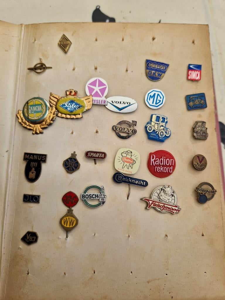 Verzameling speldjes  in boekje, Ophalen, Overige onderwerpen