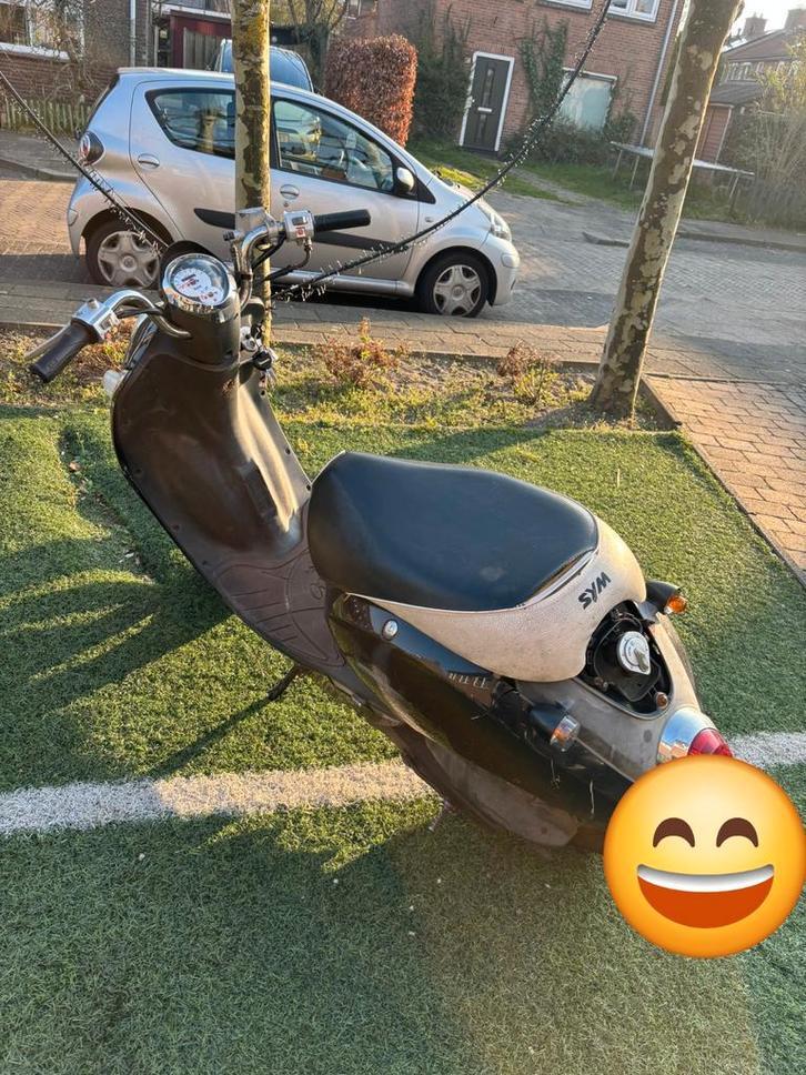 Sym Mio geel kenteken. Defect/  Kapot! Loop of sloop!, Fietsen en Brommers, Scooters | SYM, Gebruikt, Mio, Benzine, Ophalen