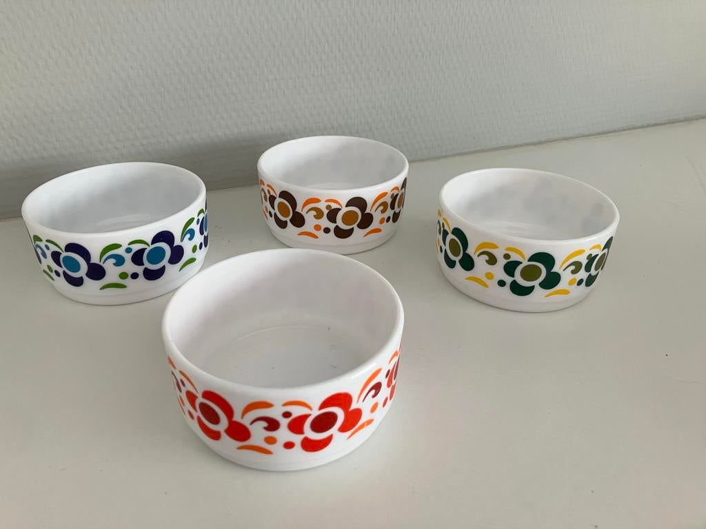 Set van 4 Arcopal retro schaaltjes met bloemmotief, Ophalen of Verzenden
