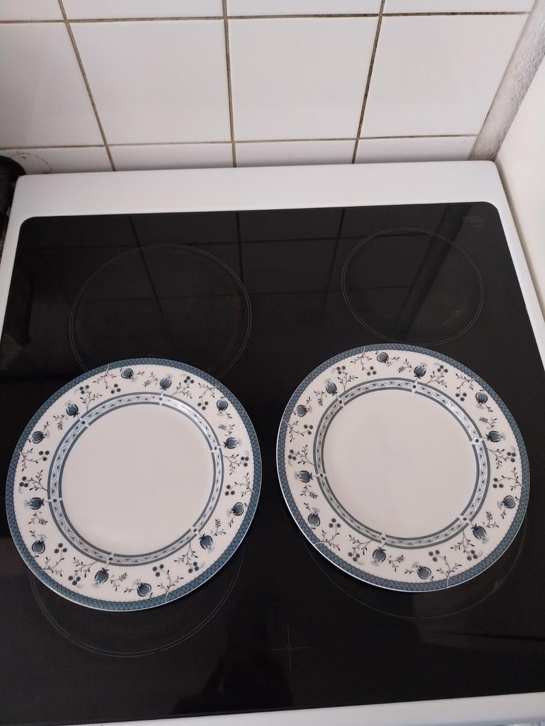 Royal Doulton Cambridge Borden - Set van 2, Ophalen of Verzenden, Zo goed als nieuw, Bord(en), Overige stijlen
