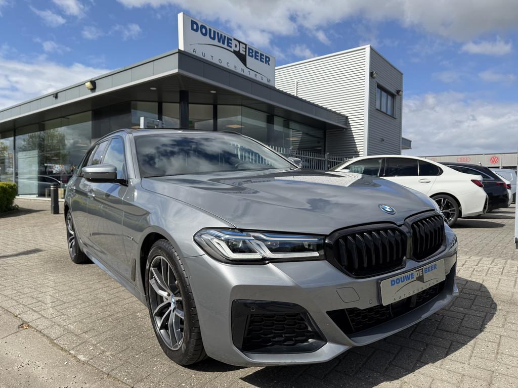 BMW 5 Serie Touring 530e High Executive M Sport Pano-Dak | T, Gebruikt, 4 cilinders, Hybride Elektrisch/Benzine, Adaptive Cruise Control
