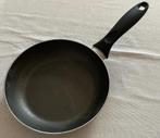 Kleine koekenpan AH, Huis en Inrichting, Keuken | Potten en Pannen, Overige materialen, Gebruikt, Keramische plaat, Ophalen of Verzenden