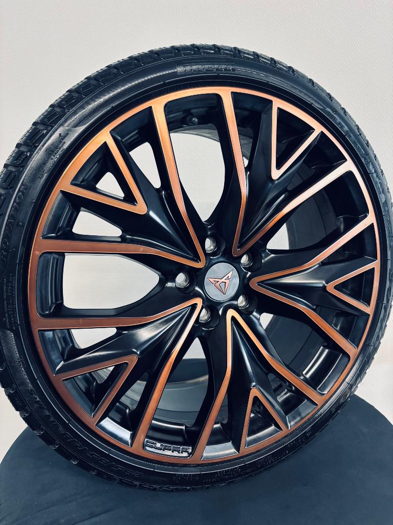 ORIGINELE 19” Cupra Leon velgen + winterbanden, Auto-onderdelen, Banden en Velgen, Gebruikt, Velg(en), Winterbanden, 235 mm