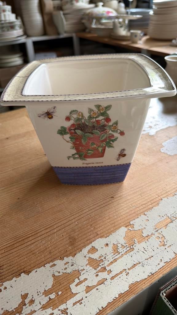 Wedgwood SARAH’S GARDEN bloempot, Overige typen, Ophalen of Verzenden, Zo goed als nieuw, Wedgwood