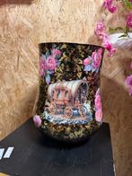 Decoratieve grote Vaas met Woonwagen / rollenman en Bloemen, Ophalen of Verzenden, Overige kleuren, Minder dan 50 cm
