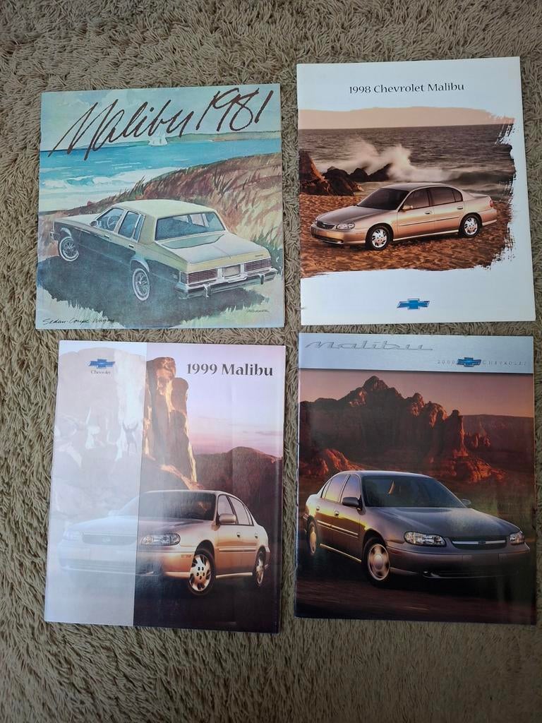 Lot autofolders Chevrolet Malibu, Verzenden, Zo goed als nieuw, Chevrolet