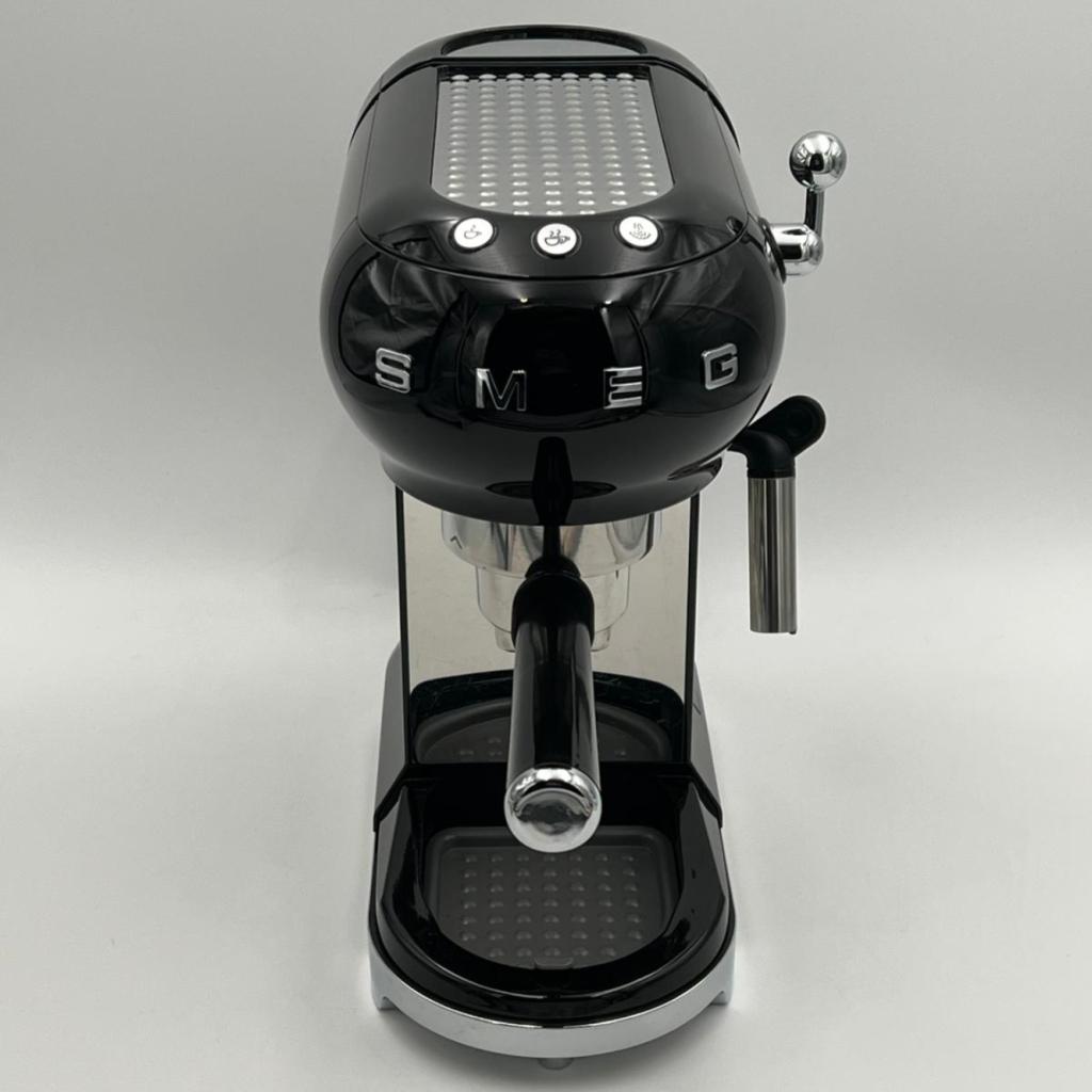 Smeg ECF01BLEU Koffiezetapparaat Espresso Jaren '50 Zwart, Ruilrijk, Zo goed als nieuw, Info@ruilrijk.nl, Neerstraat 60, 6041 KD Roermond