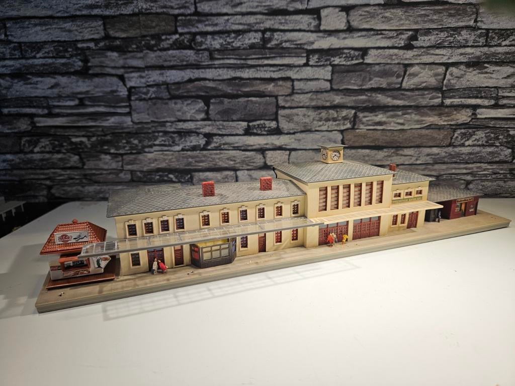 Station stationsgebouw bahnhof N spoor modeltrein 1:160, Overige merken, Gebruikt, Gelijkstroom of Wisselstroom, Brug, Tunnel of Gebouw
