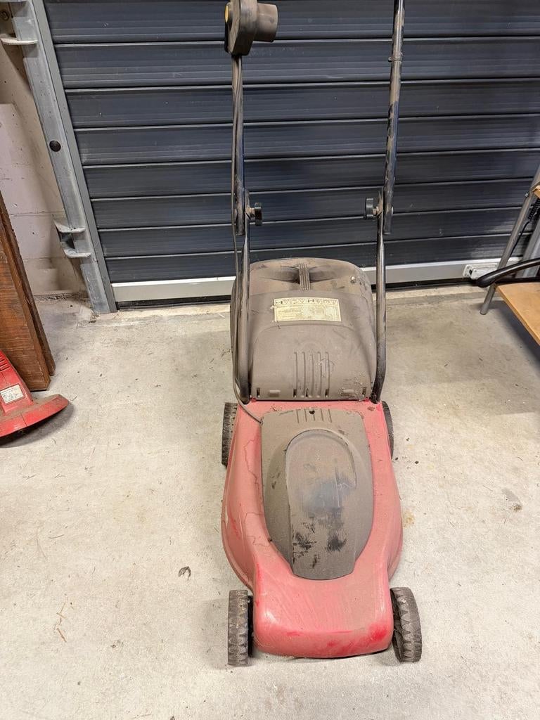 Elektrische maaimachine € 20,00 ophalen in Boskoop., Ophalen
