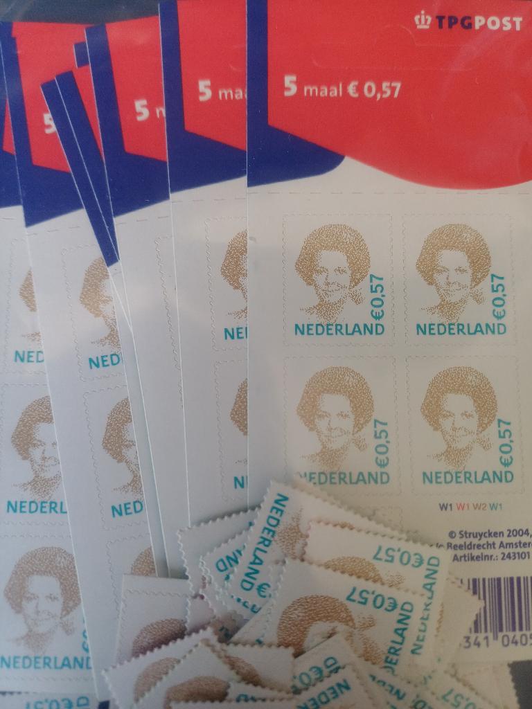 zakje met 100 postzegels € 0,57 met 50% korting nominaal, Ophalen of Verzenden, Na 1940, Postfris