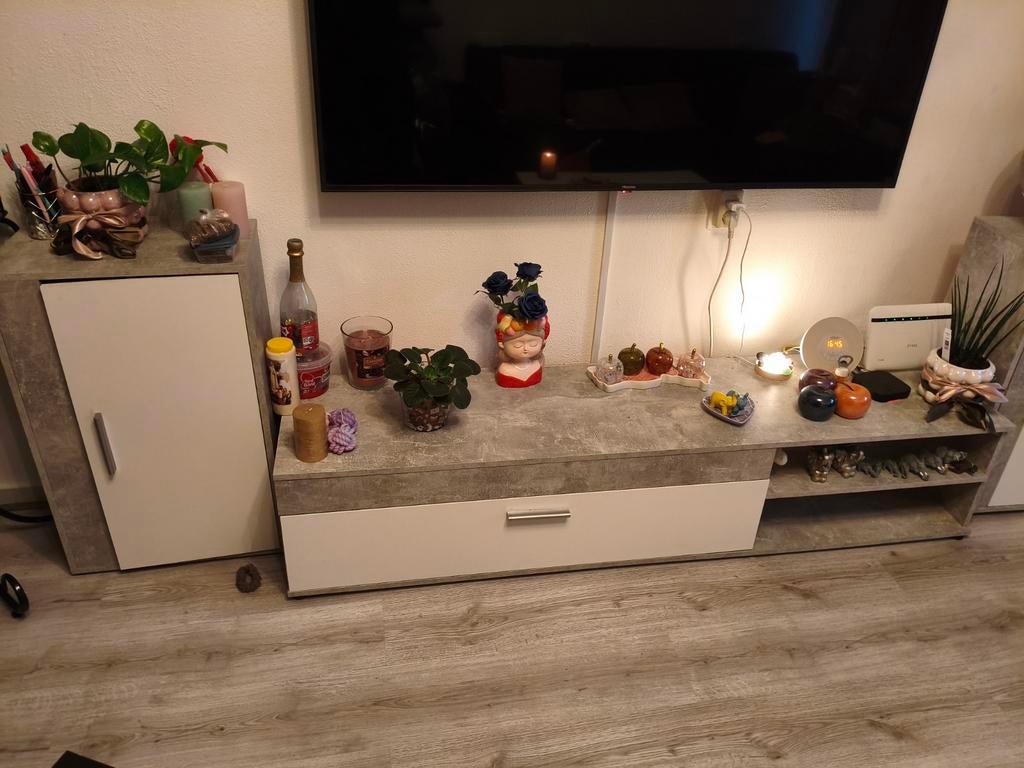 Tv meubel grijs wit 43 cm diep 34 cm hoog 180 cm breed, Ophalen, Overige materialen, 150 tot 200 cm, Zo goed als nieuw