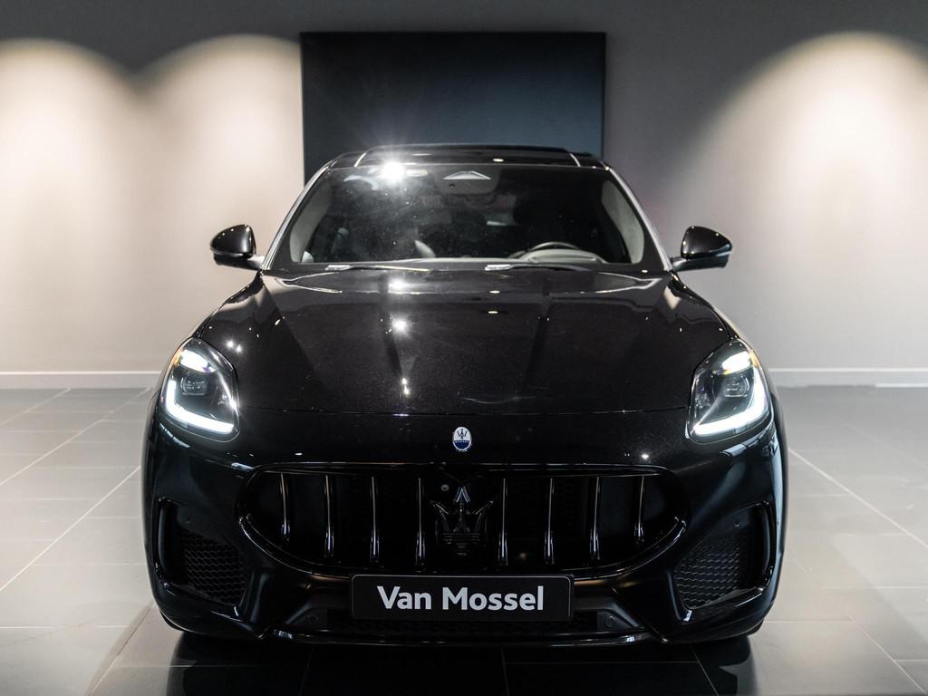 Maserati Grecale 2.0 MHEV GT Auto 4WD 300pk | Stoel- en stuu, Auto's, Maserati, Stof, Gebruikt, 4 cilinders, Zwart