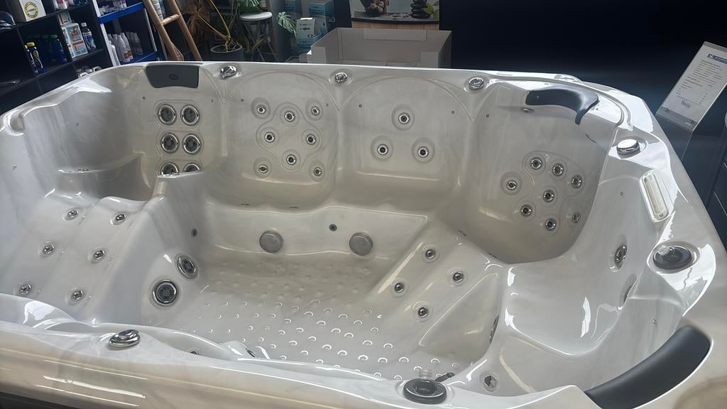 Vivo Spa 512-N 305x244x92 cm GROTE jacuzzi 8 personen, Ophalen, Nieuw, Inbouw, Trap