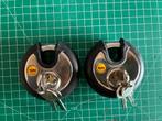 2x Yale hangslot discus 70 mm - Nieuw met 3 sleutels, Ophalen of Verzenden, Nieuw, Rvs, Slot