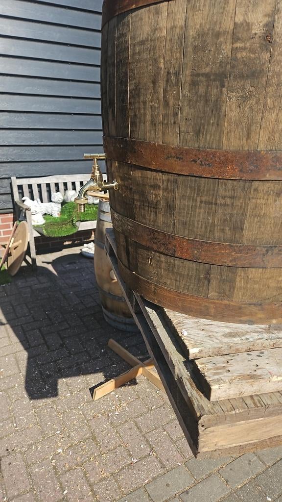 Regenton van houten wijnvat met kraan, Tuin en Terras, Regentonnen, Gebruikt, Met kraantje, 150 liter of meer, Ophalen of Verzenden