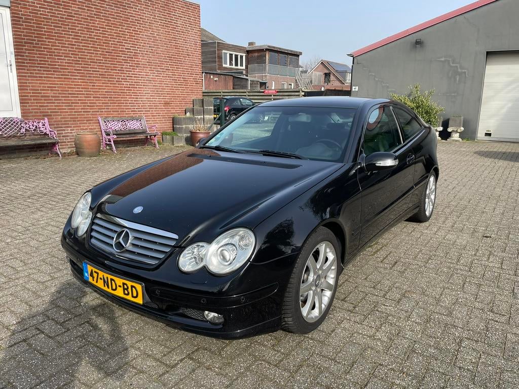 Mercedes C-Klasse Sportcoupe Aut Dealer ondh Xenon LM velgen, Automaat, Zwart, 4 cilinders, 4 stoelen
