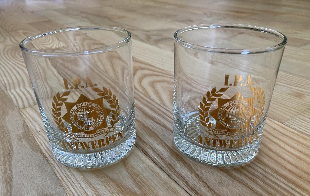 Whiskeyglas met goudkleurige opdruk I.P.A. Antwerpen 2 stuks, Ophalen of Verzenden, Nieuw, Borrel- of Shotglas