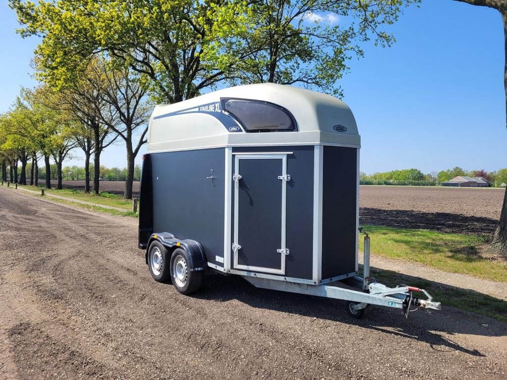 Nieuw opgebouwd extra ruime Atec XL 2 paards met zadelkamer, Ophalen of Verzenden, Zo goed als nieuw, Polyester, 2-paards trailer