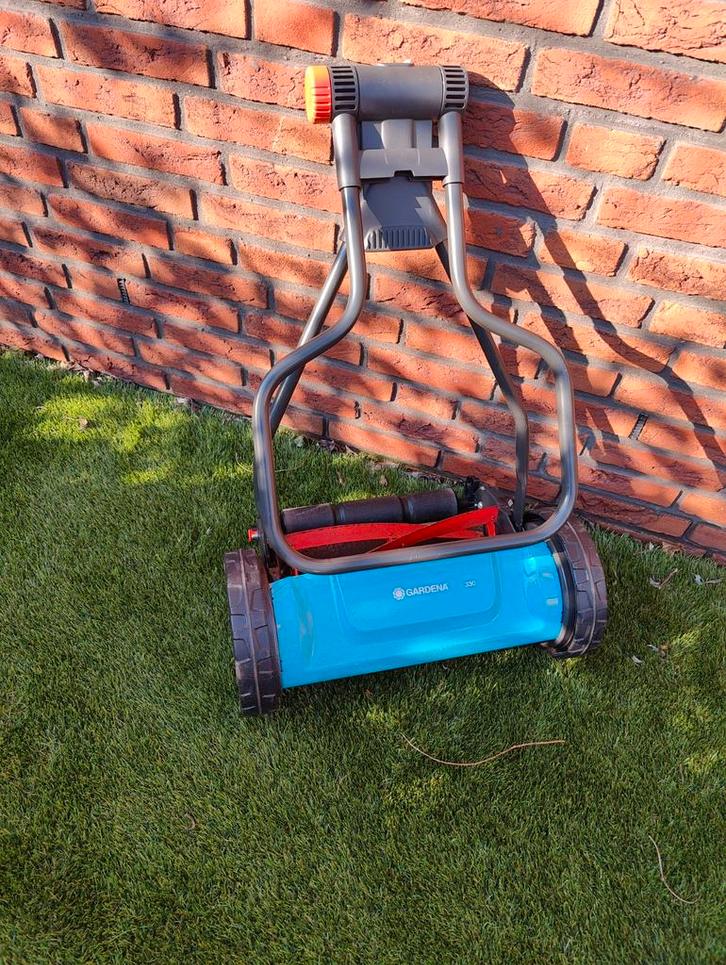 Gardena handgrasmaaier 330 - Compact en stil, Tuin en Terras, Grasmaaiers, Gebruikt, Handgrasmaaier, 30 t/m 39 cm, Kooimesmaaier