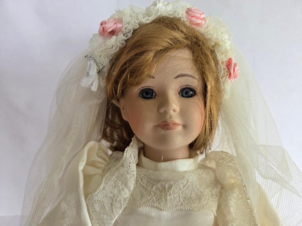 Prachtige Bruidspop met porseleinen hoofd en handen, Verzamelen, Poppen, Ophalen of Verzenden, Zo goed als nieuw, Pop