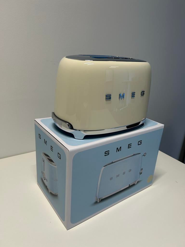 Smeg TSF01CREU broodrooster - Crème, Witgoed en Apparatuur, Broodroosters, Uitneembare kruimellade, Nieuw, Ophalen of Verzenden