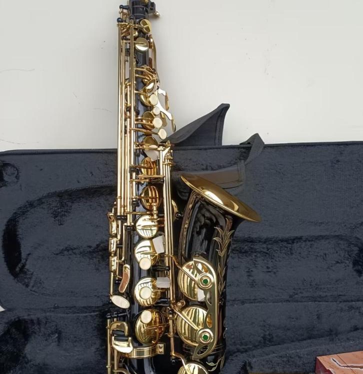 Alt saxofoon zwart-goud met koffer, Muziek en Instrumenten, Blaasinstrumenten | Saxofoons, Zo goed als nieuw, Alt, Met koffer