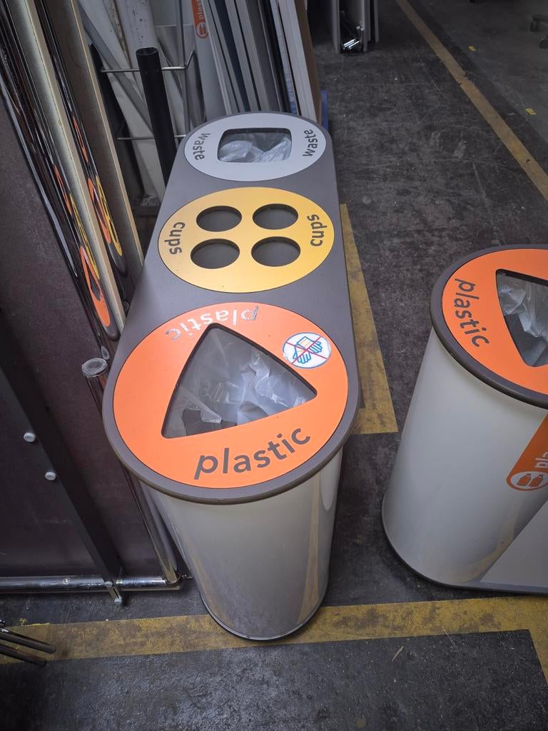 Prullenbak, Ophalen, Kunststof, 40 liter of meer, Zo goed als nieuw