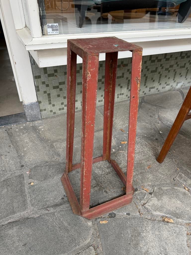 Oude plaatstalen zuil, vintage plantentafel, Ophalen, Gebruikt, -, -