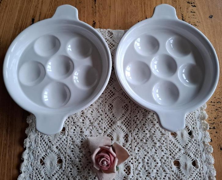 2 Witte slakken / escargot bordjes, ook leuk voor eieren, Gebruikt, -, -, Ophalen of Verzenden