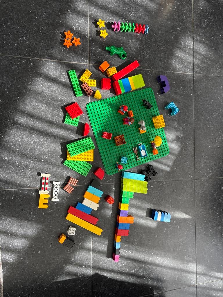 Grote verzameling LEGO Duplo met grondplaat en figuren, Ophalen, Inclusief minifiguren, Gebruikt, Duplo