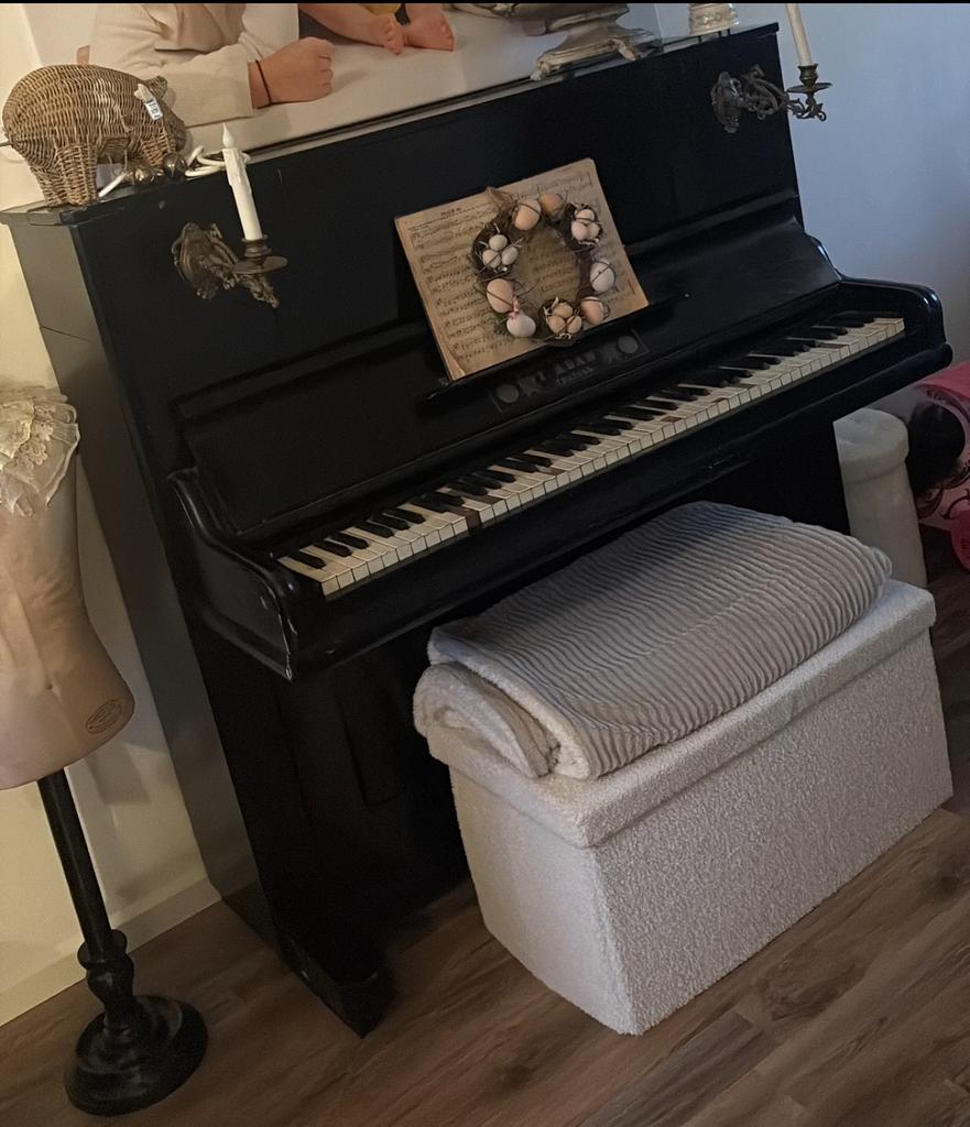 Zwart Piano - Klassiek en Elegant gratis, Muziek en Instrumenten, Piano's, Ophalen of Verzenden, Gebruikt, Zwart, Piano