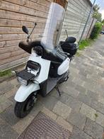 Elektrische scooter met windscherm en topkoffer, Gebruikt, Onbekend, Maximaal 45 km/u, Elektrisch