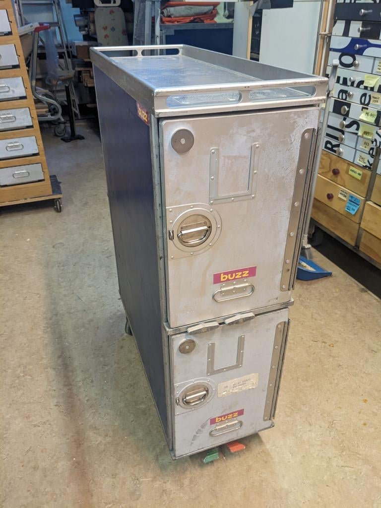 1 Vliegtuigtrolley, 4 galley boxen, 10 aluminium lades, Verzamelen, Luchtvaart en Vliegtuigspotten, Ophalen
