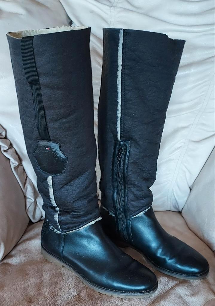 Tommy Hilfiger laarzen maat 37, Kleding | Dames, Schoenen, Zo goed als nieuw, Hoge laarzen, Zwart, Ophalen of Verzenden