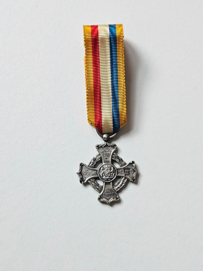 Politie trouwe dienst medaille onderscheiding 20 jaar zilver, Ophalen of Verzenden, Nederland, Lintje, Medaille of Wings