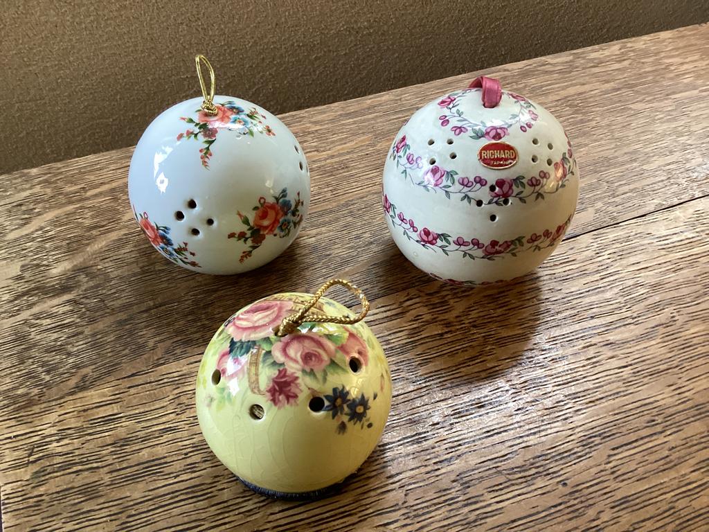 3 Keramiek Pommander Bollen uit Japan en Engeland., Ophalen of Verzenden