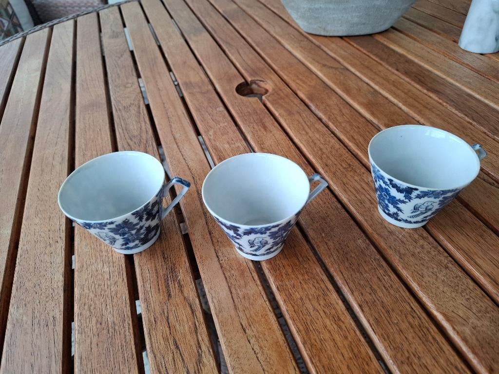 3x oude kopjes porselein, Ophalen