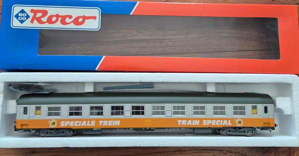 Roco 44622 SNCF 'Speciale trein', Hobby en Vrije tijd, Modeltreinen | H0, Gelijkstroom, Wagon, Ophalen of Verzenden, Zo goed als nieuw