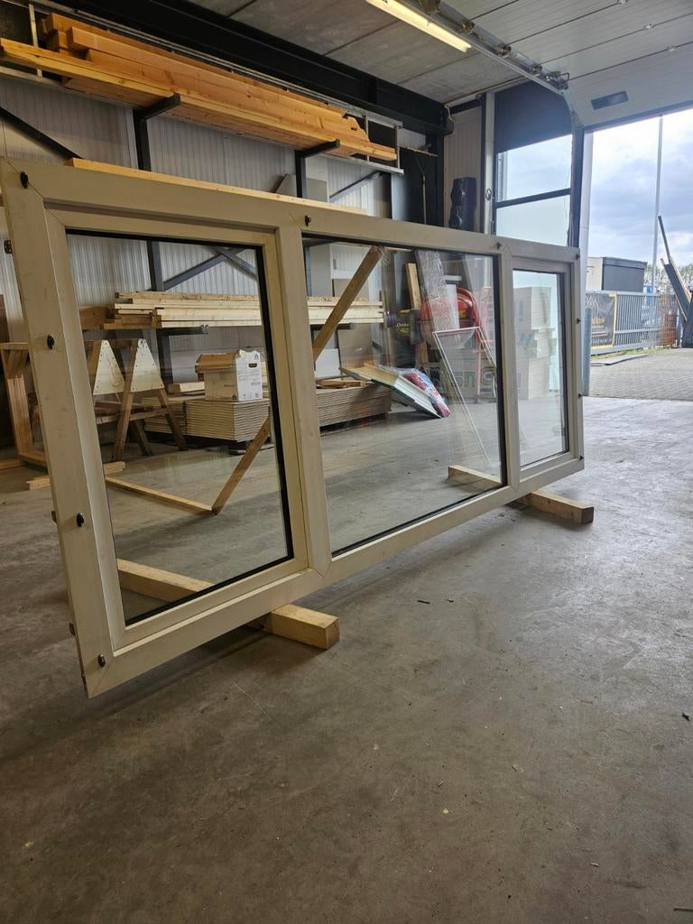 Kunststof kozijn met 2 draaikiep ramen Incl transportbok, Ophalen of Verzenden, Kunststof, 75 tot 150 cm