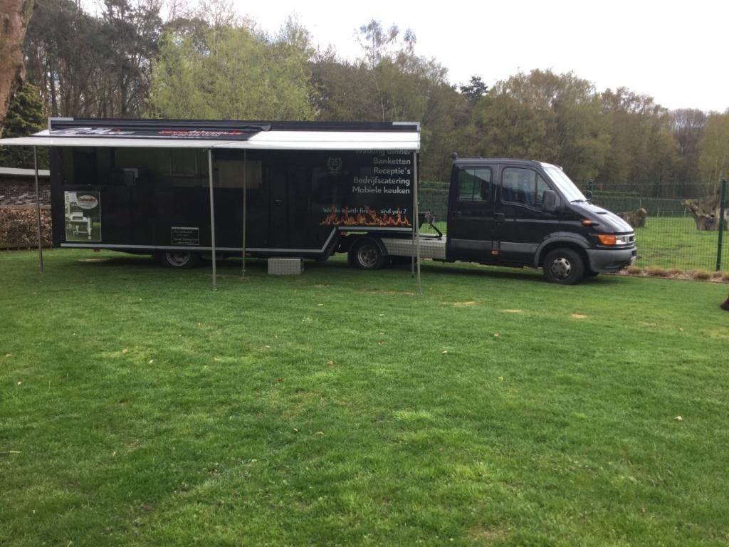 Mobiele keuken trailer met Iveco trekker, Ophalen