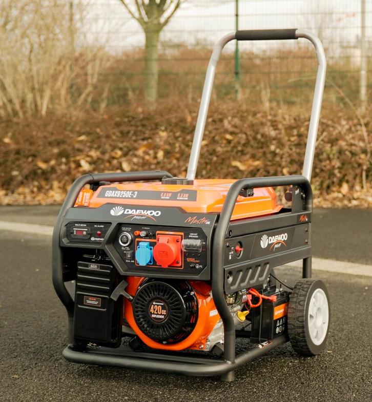 Daewoo GDAX9250E Benzine Generator 6,5 kW – NIEUW 3 fase, Caravans en Kamperen, Kampeergereedschap, Ophalen