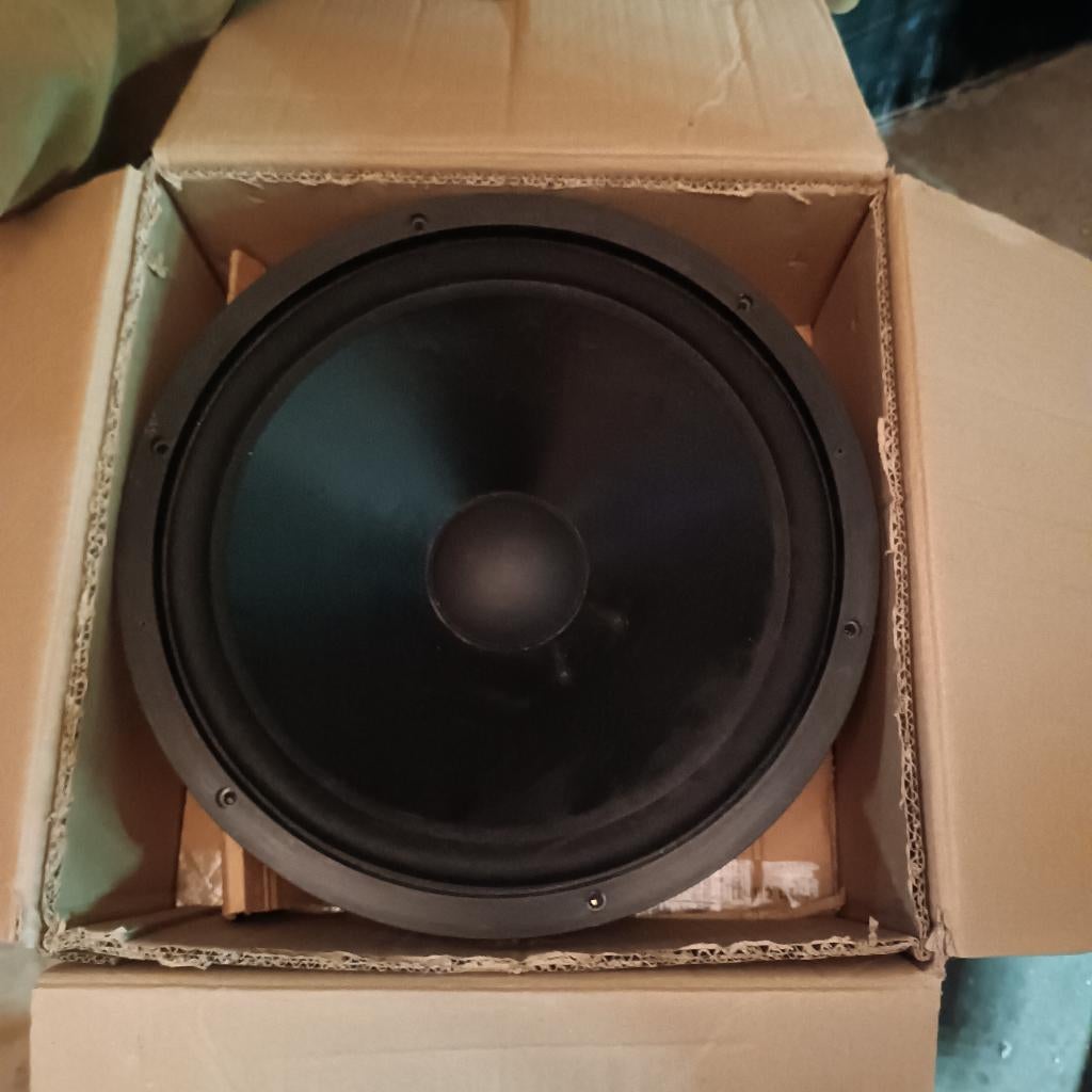 celestion bas speaker, Audio, Tv en Foto, Luidsprekers, Overige merken, Subwoofer, Ophalen of Verzenden, Zo goed als nieuw