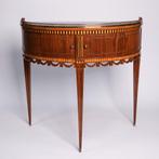 Hollands Louis Seize demilune, Half ronde wandtafel, Ophalen