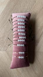11 armbandjes + kussentje, Ophalen of Verzenden, Nieuw, Overige kleuren, Overige materialen