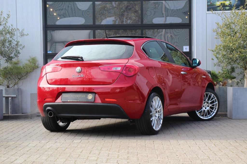 Alfa Romeo Giulietta 1.4 Turbo Turismo -170 PK - TREKHAAK -, Voorwielaandrijving, Gebruikt, Zwart, 4 cilinders