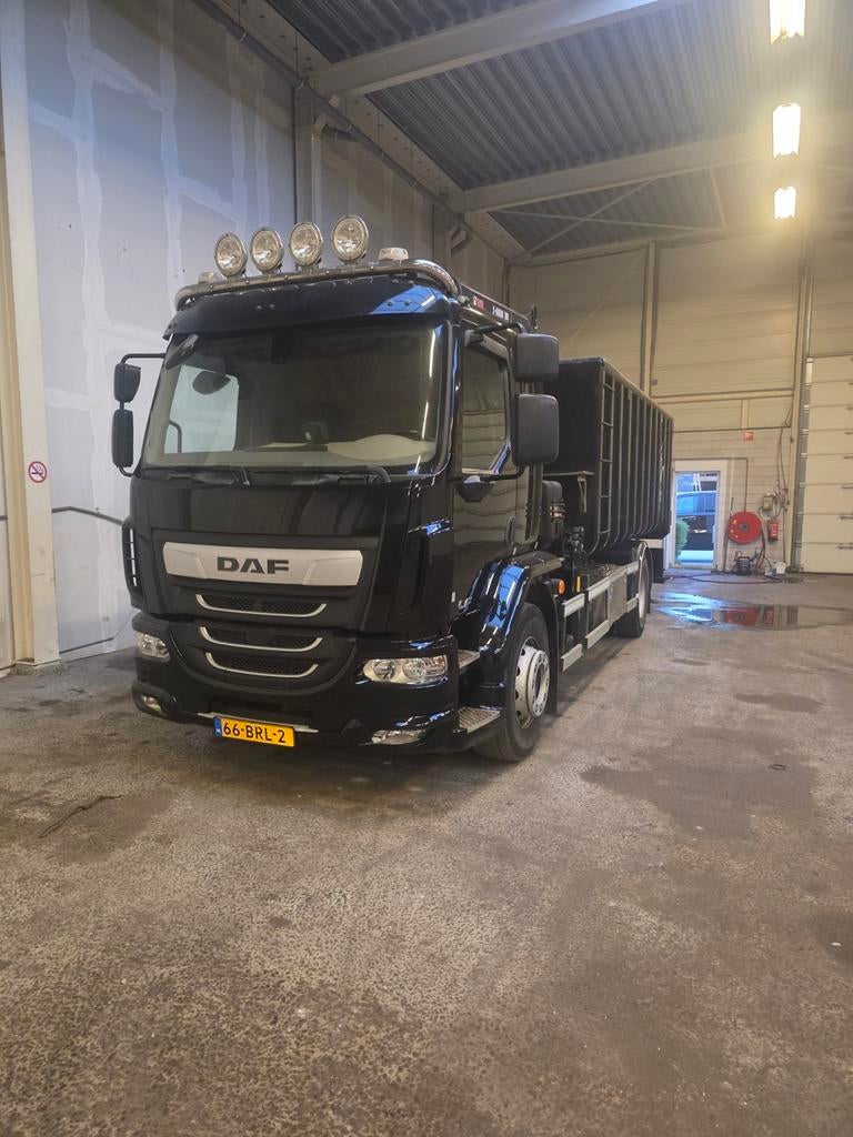 Unieke DAF LF 260 met HIAB kraan – 2021 – slechts 80.000 km, Bedrijf, Te koop
